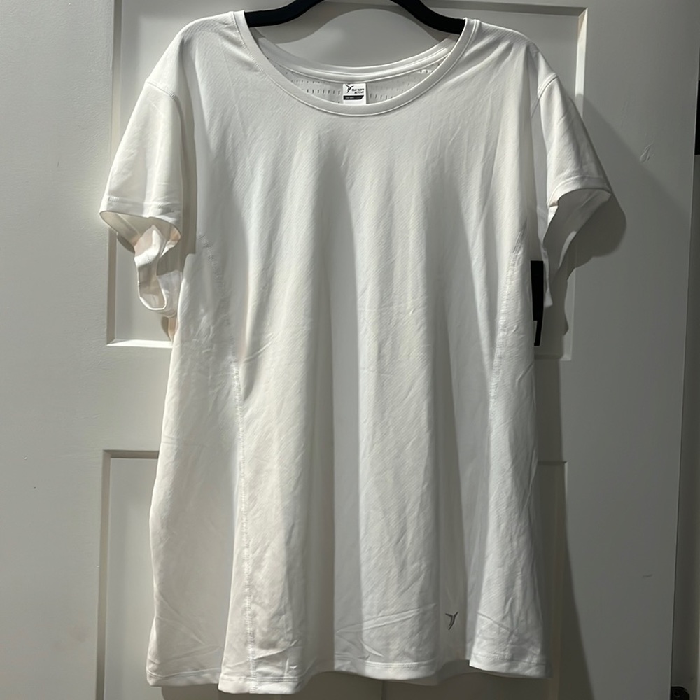 Old Navy Active Go-Dry Cool Top